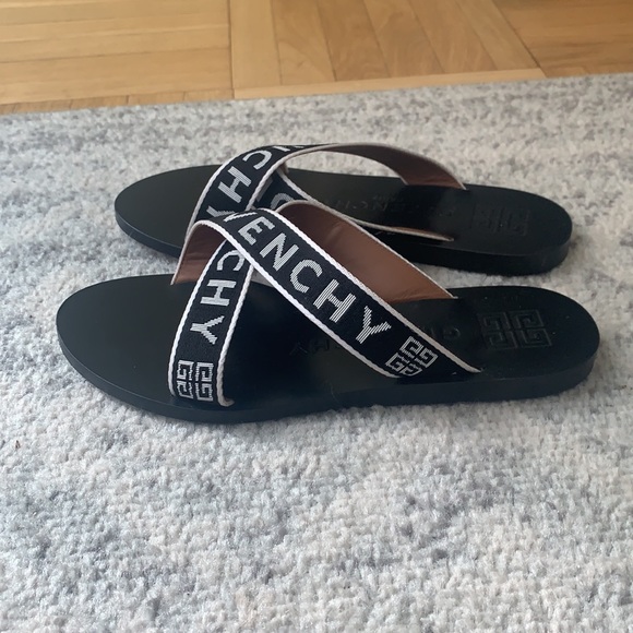 Givenchy slides in black and white - Picture 4 of 4